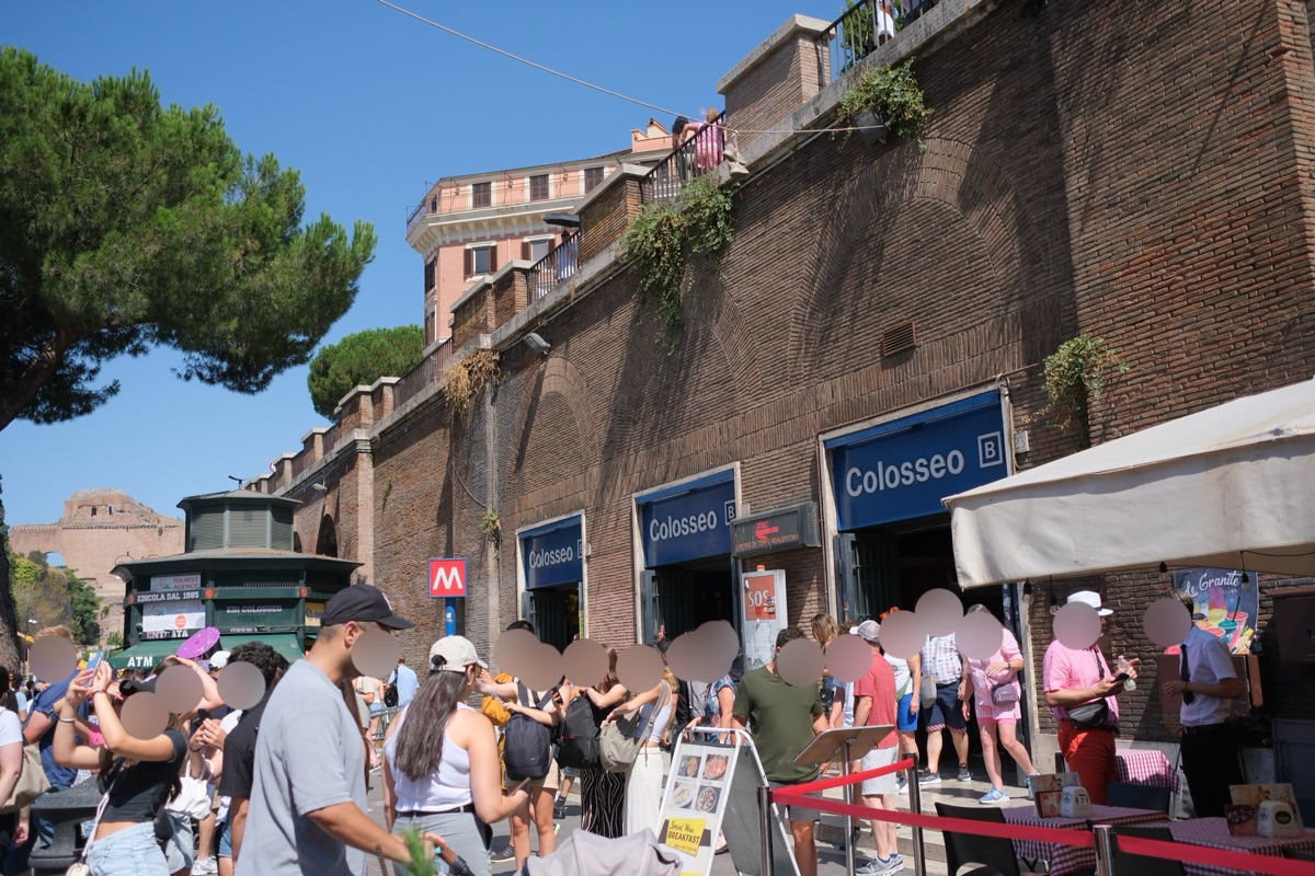 コロッセオの地下鉄の駅