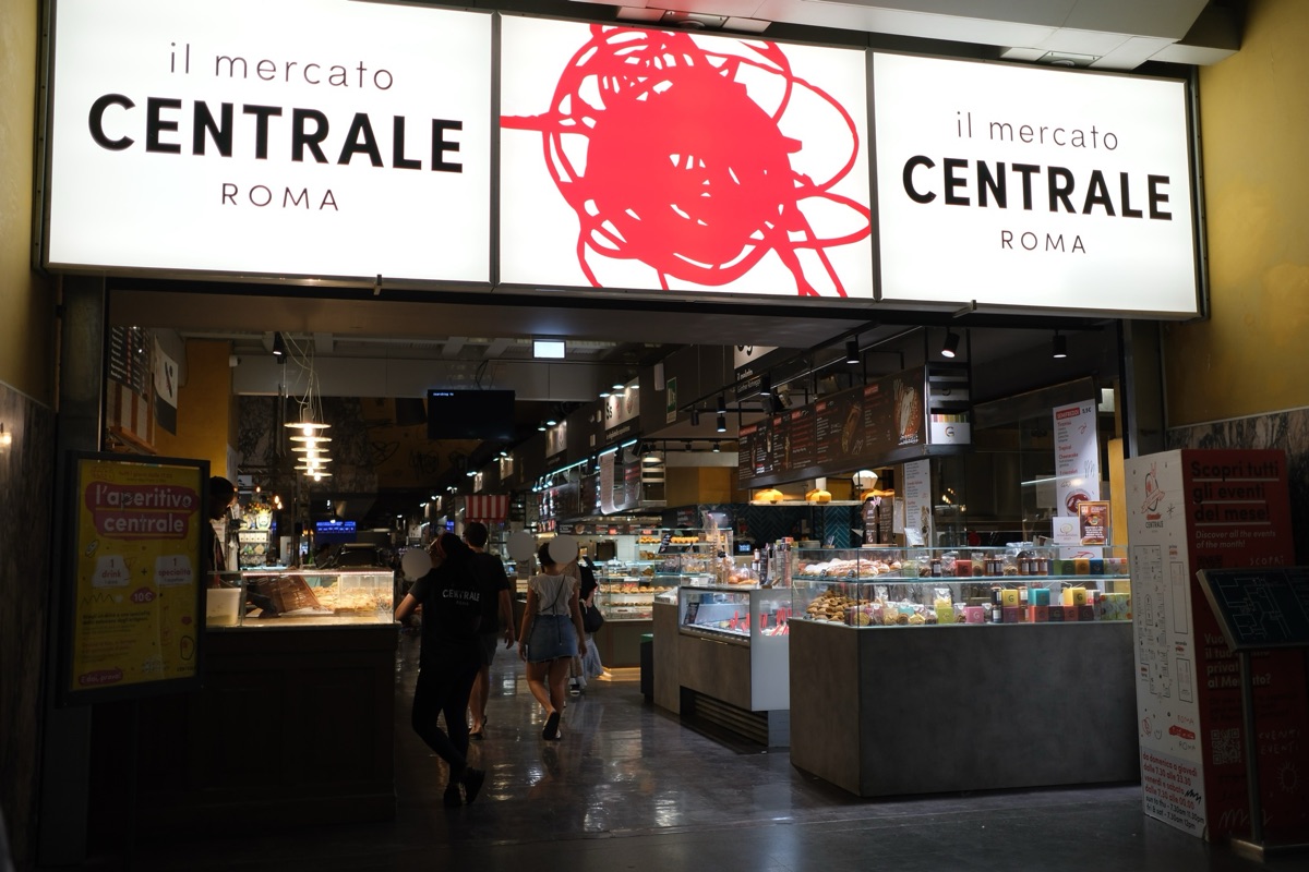 メルカート・チェントラーレ・ローマの入り口