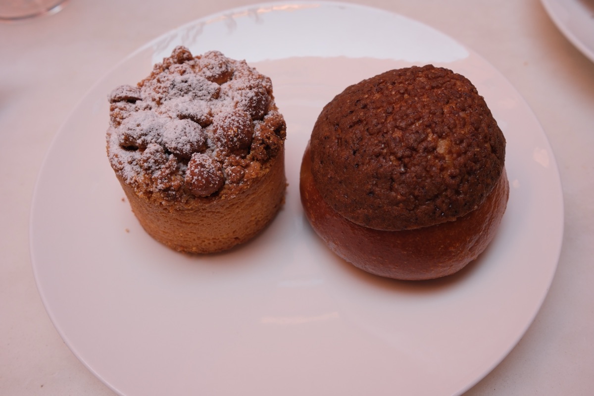 Wローマの朝食で選んだペイストリー２つ