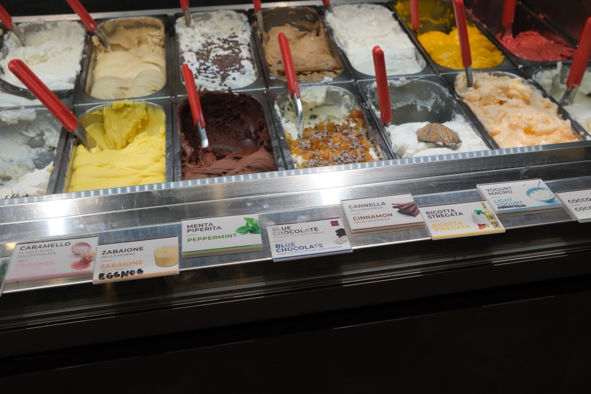 ギュンターのジェラートショーケース