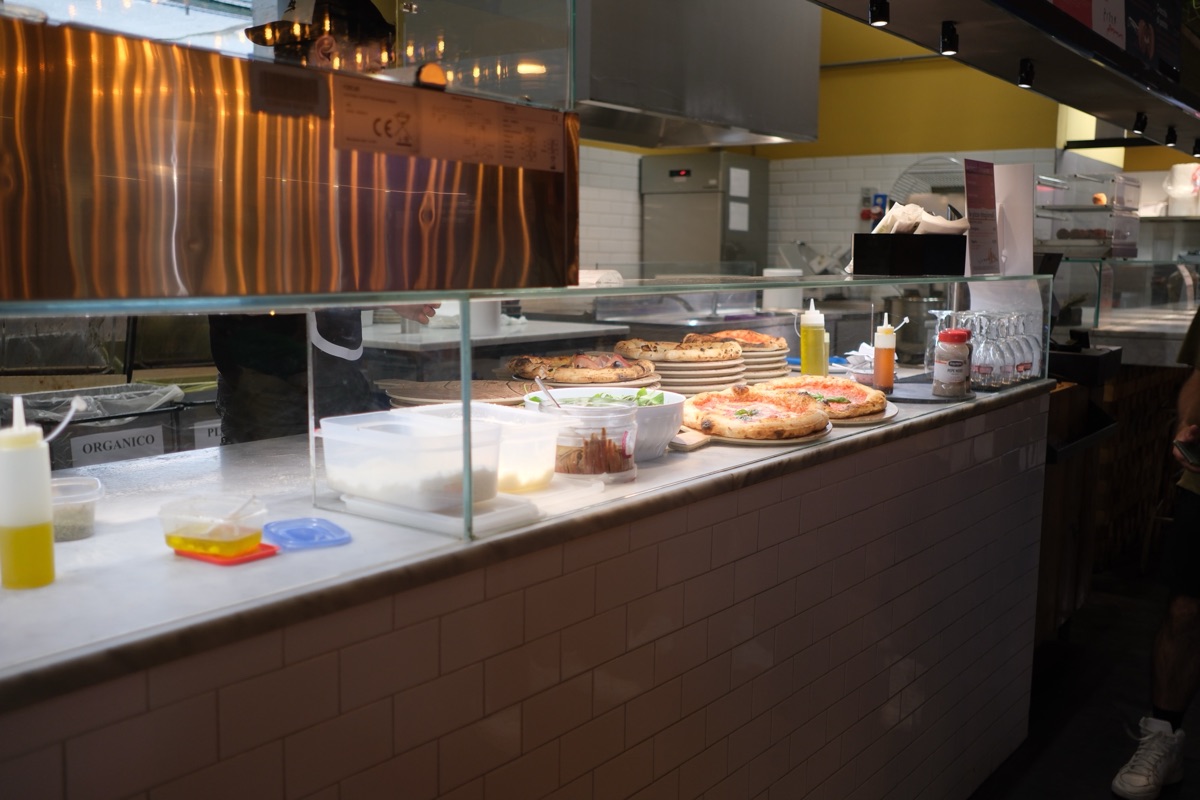 メルカート・チェントラーレのナポリピザのお店