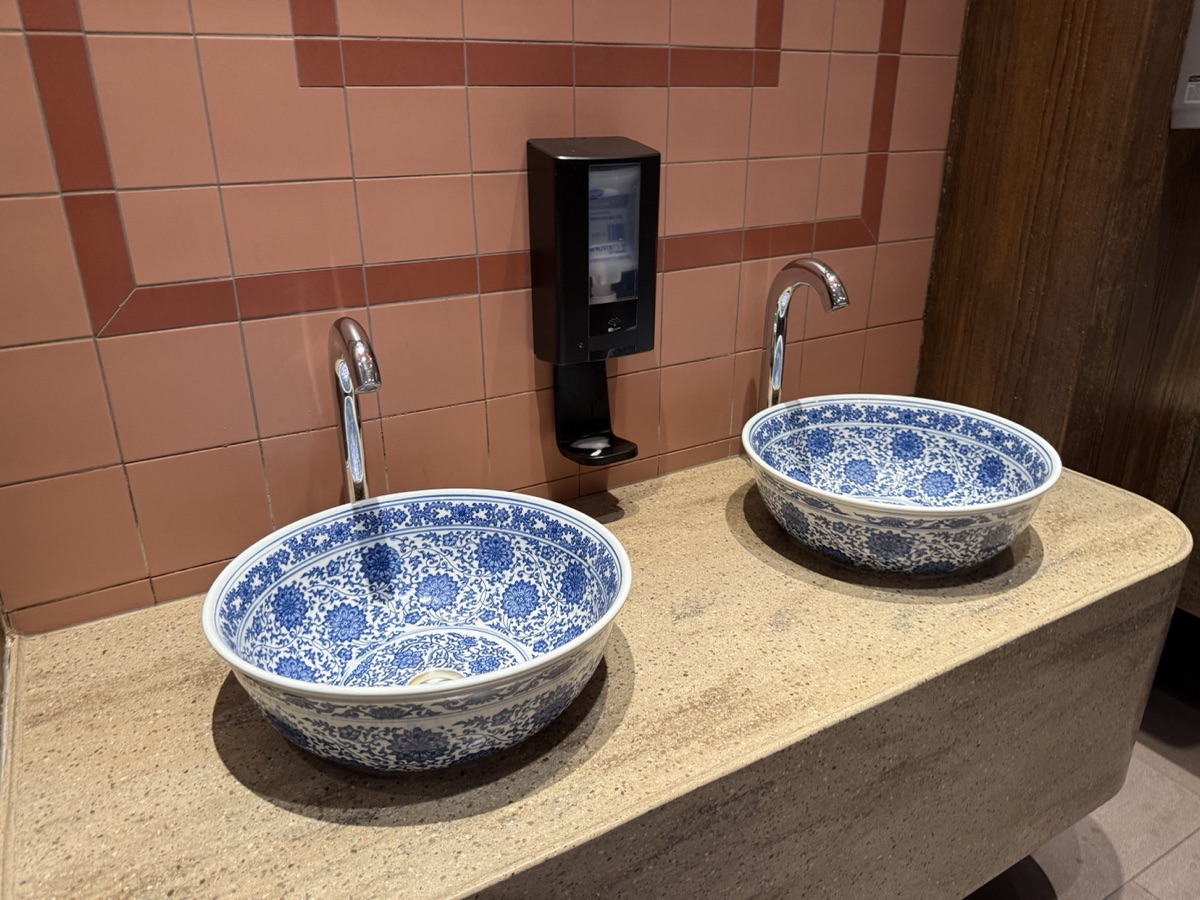 カンフーパンダエリアのトイレの洗面
