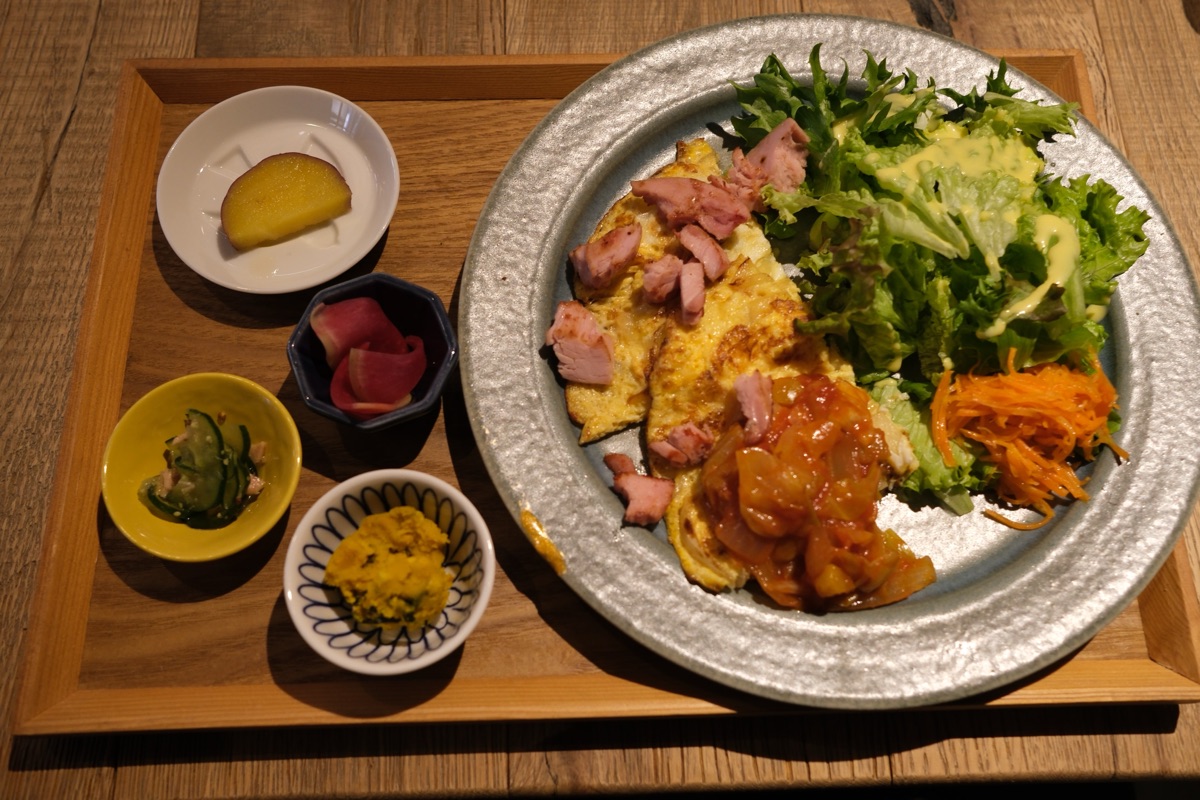 朝食　スパニッシュオムレツ