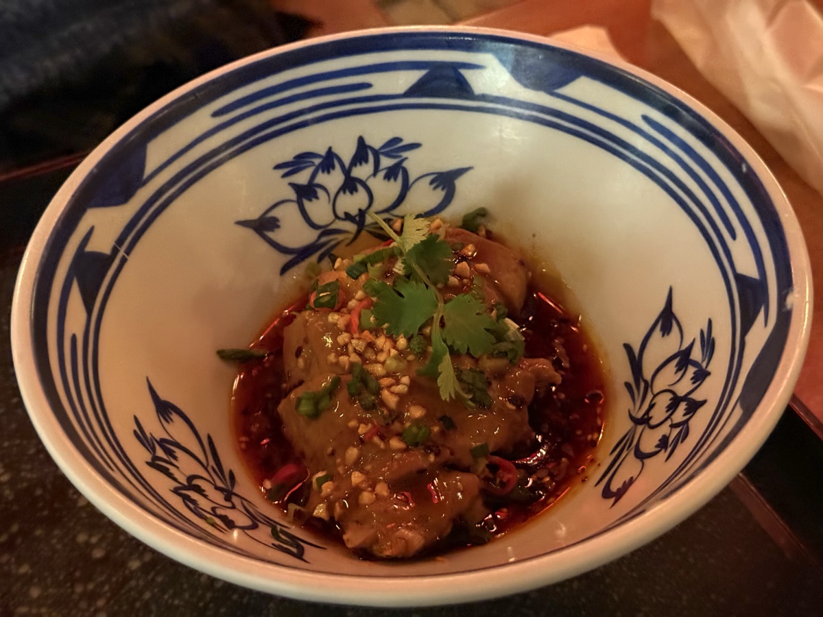 四川風ピリ辛チキンレッグ（川香辣味鸡腿）