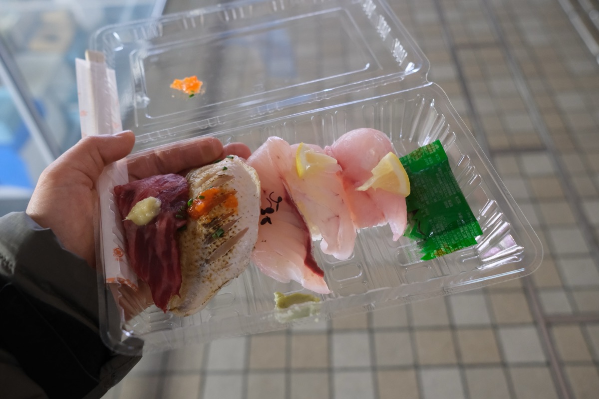 活きいき馬関街で売られている寿司