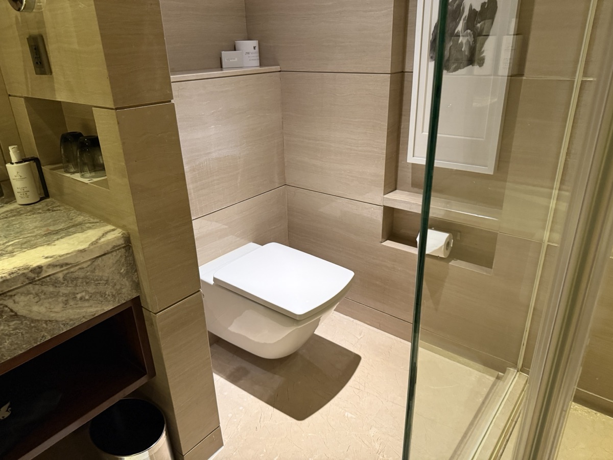 JWマリオット・ホテル北京セントラルの部屋のトイレ