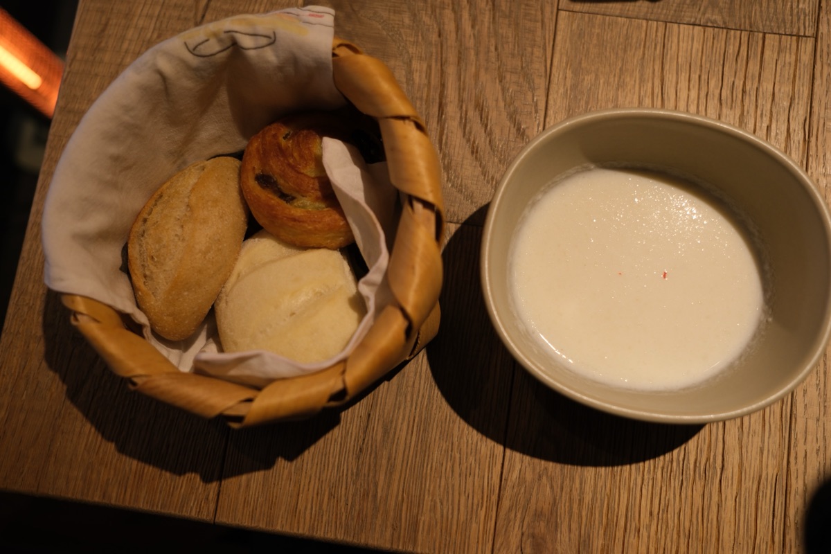朝食　パンとポタージュ