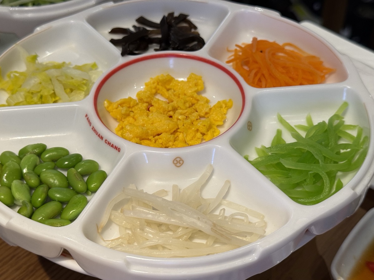 看板ジャージャン麺（我们的炸酱面）の具