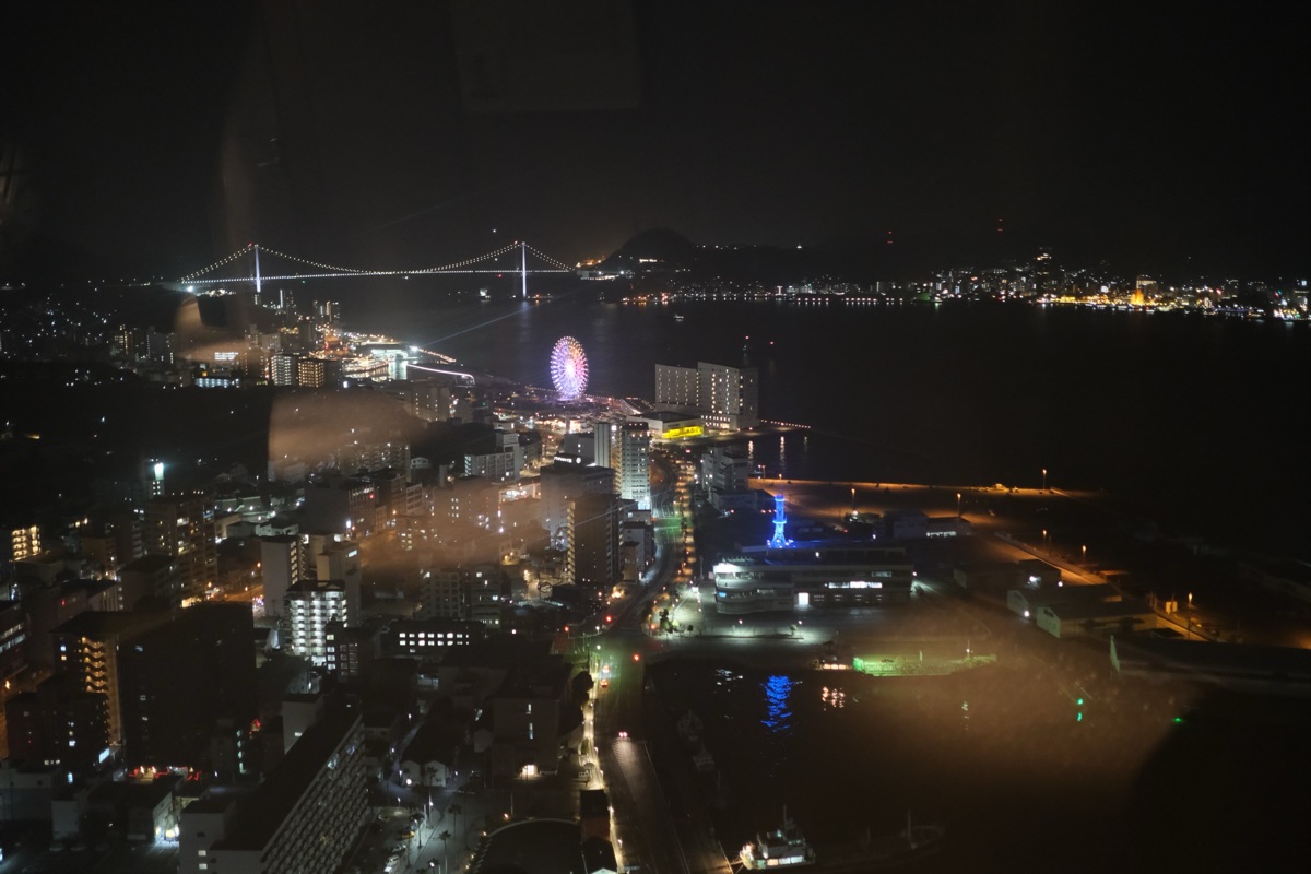 海峡ゆめタワーの展望台の中