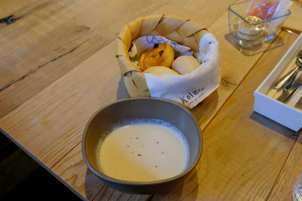 朝食のポタージュとパン