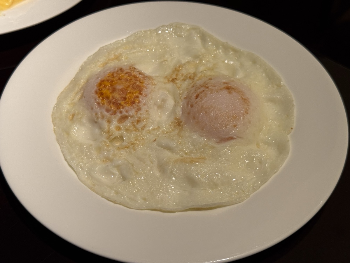 JWマリオット・ホテル北京セントラルのラウンジ朝食の目玉焼き