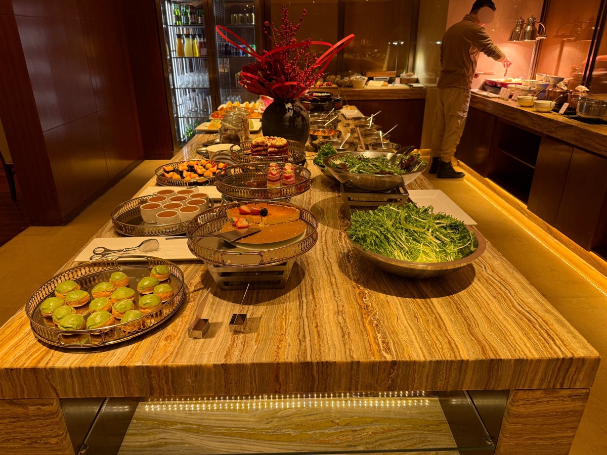 JWマリオット・ホテル北京セントラルのカクテルタイムのサラダや甘いもの