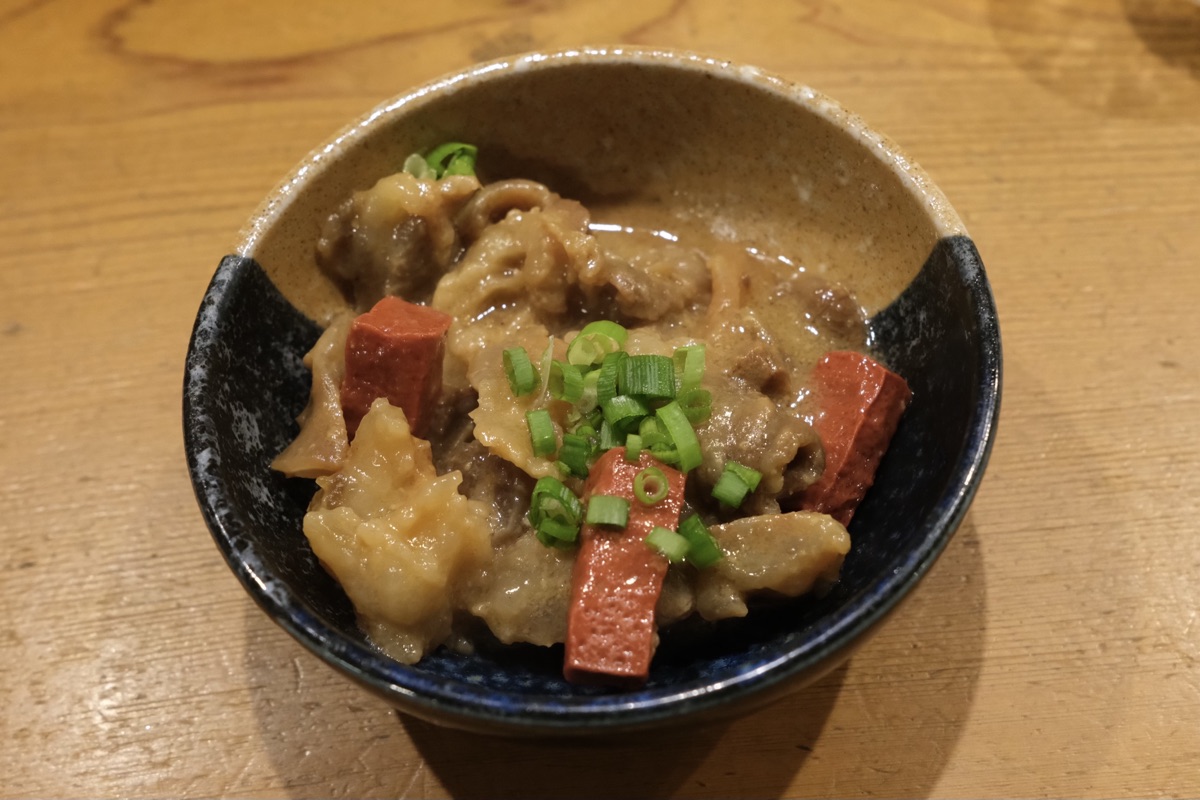みんなのいえの赤こんにゃくと近江牛のすじ煮込み