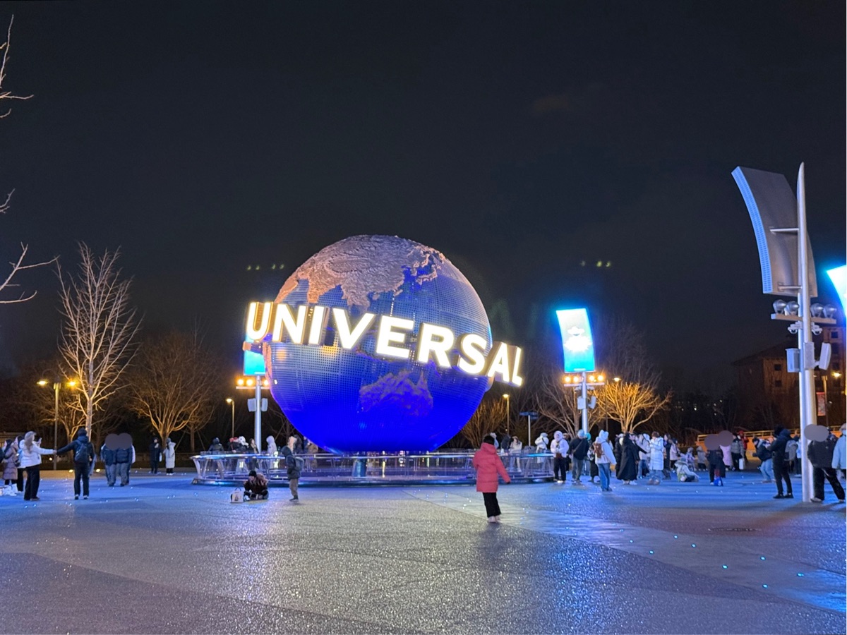 夜の地球儀オブジェ
