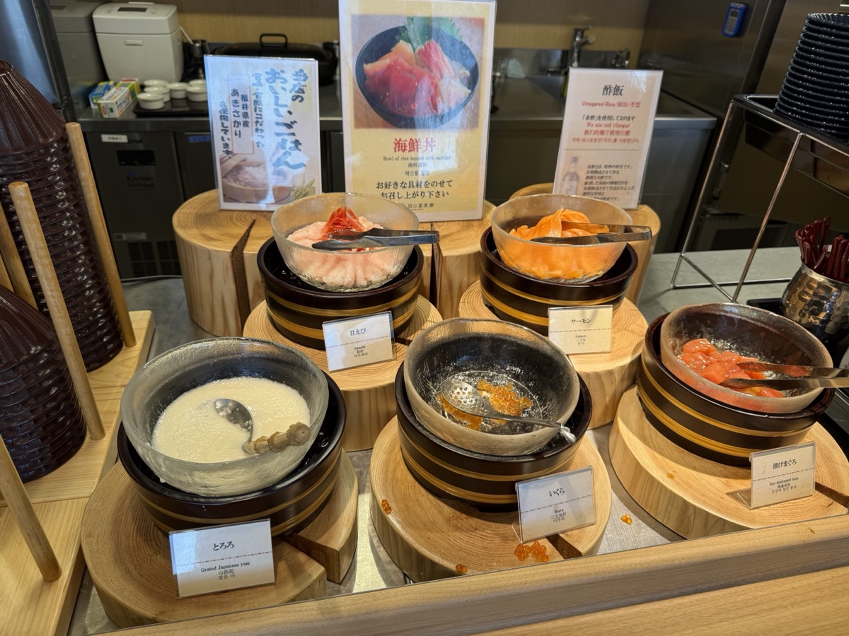 御宿 野乃福井の朝ブッフェの海鮮丼