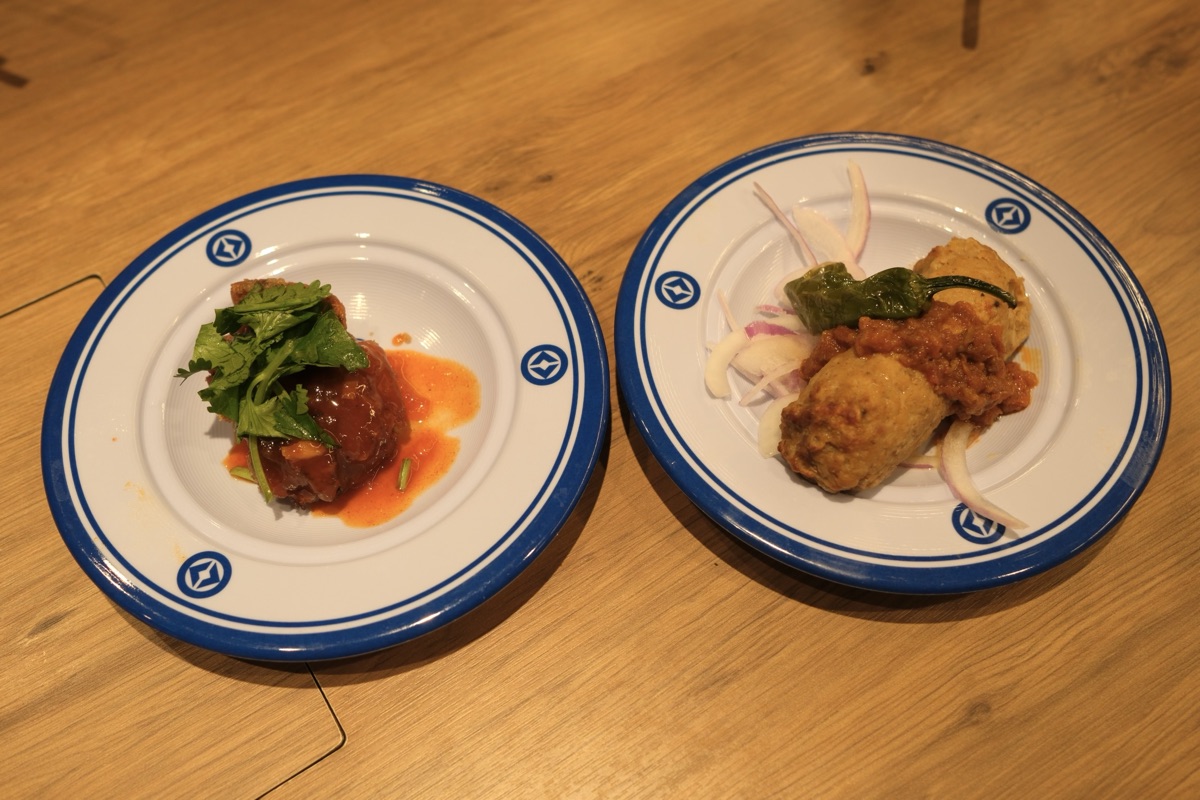 （左）チリクラブ🇸🇬 （右）サジ・イチ🇦🇿