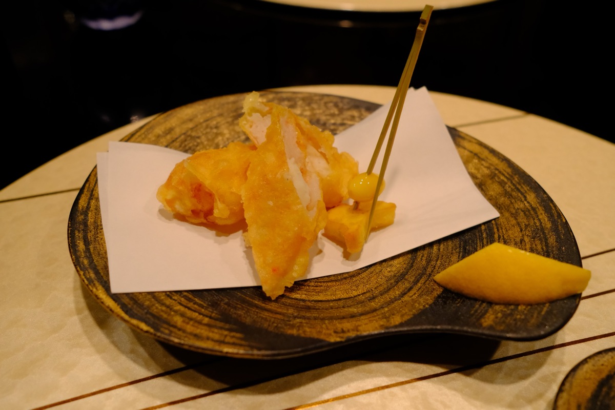 揚物　河豚と鰹銀杏の湯葉巻き揚げ　抹茶塩