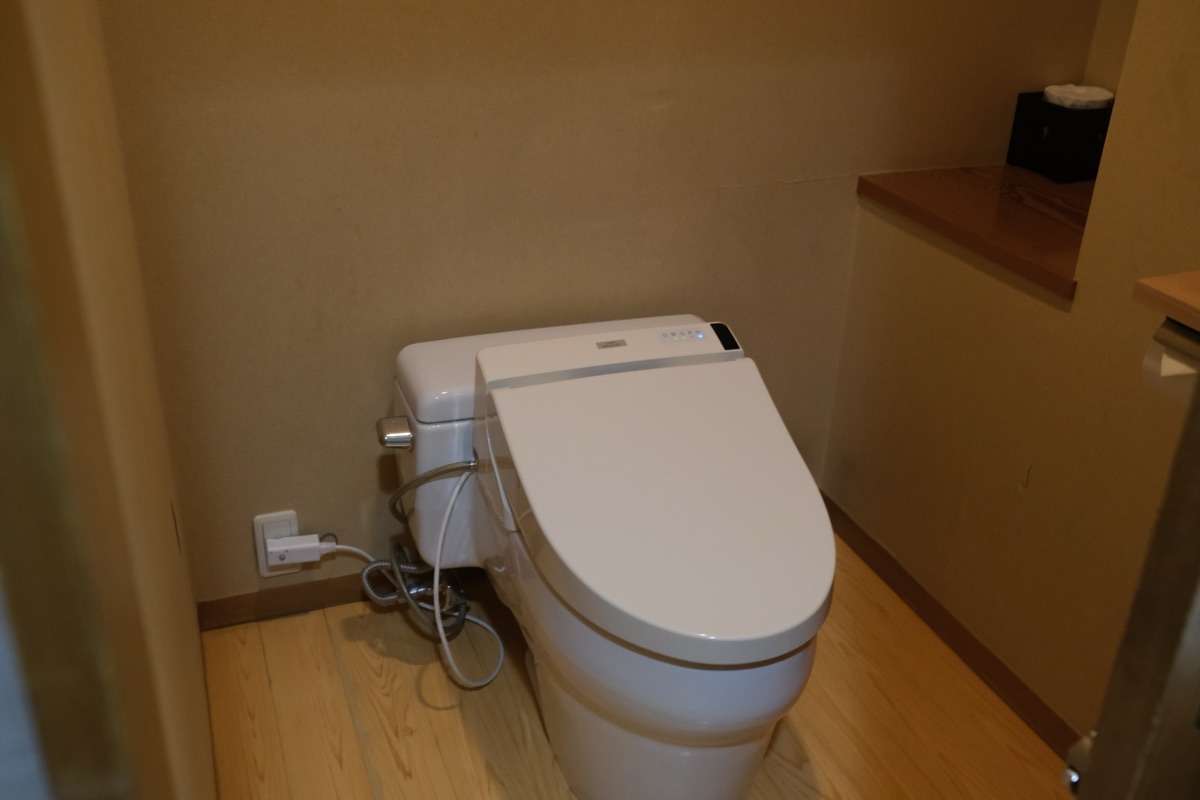 グランディア芳泉の和室のトイレ