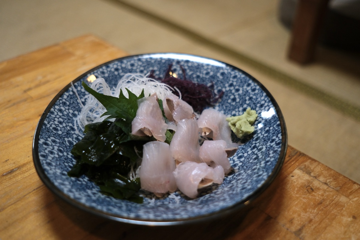 大衆割烹 善甚　多分カワハギの刺身