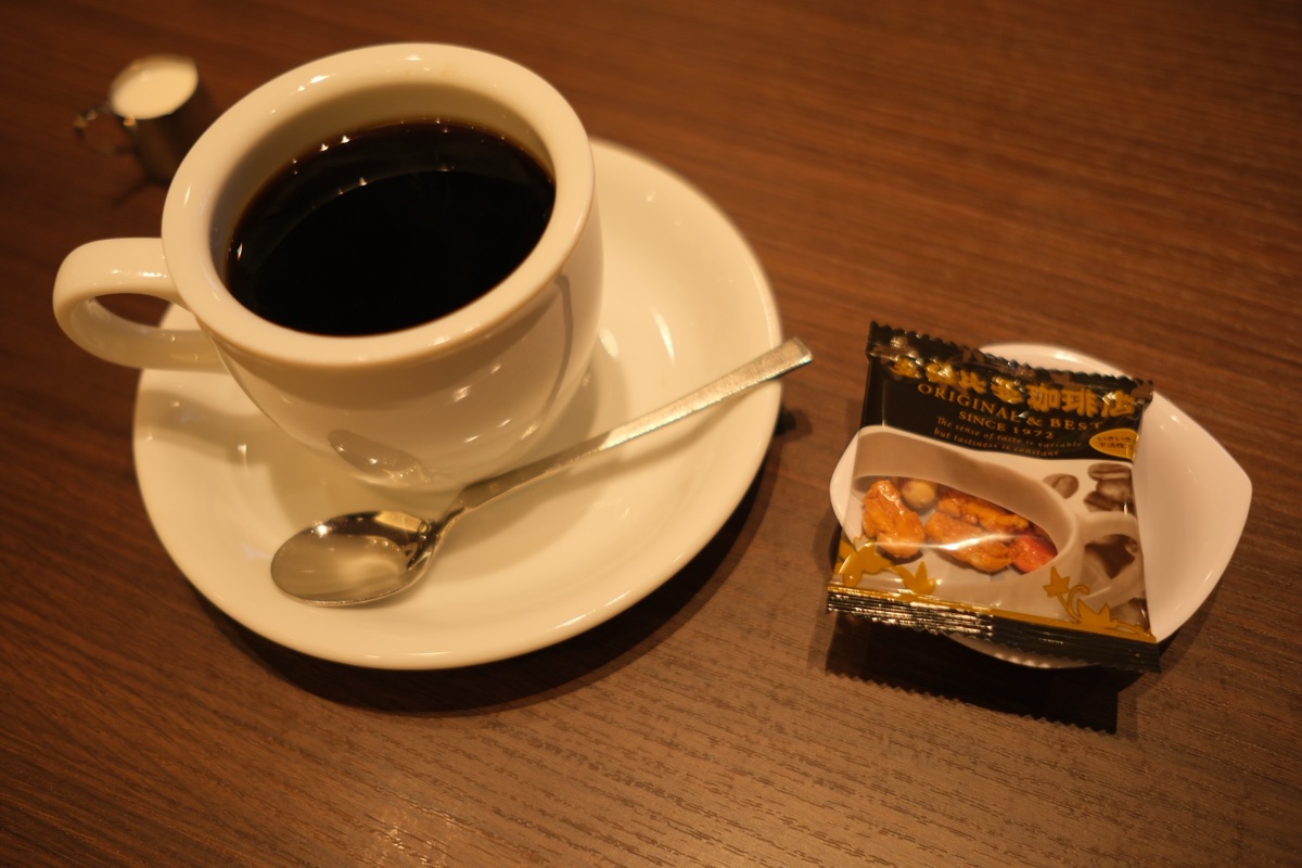 コーヒーと柿の種