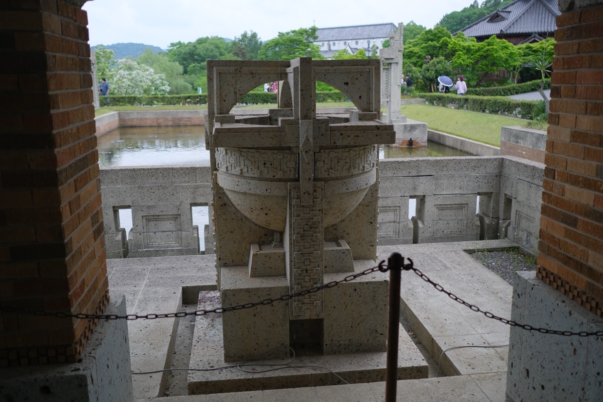 帝国ホテル中央玄関 つぼのオブジェ(照明)