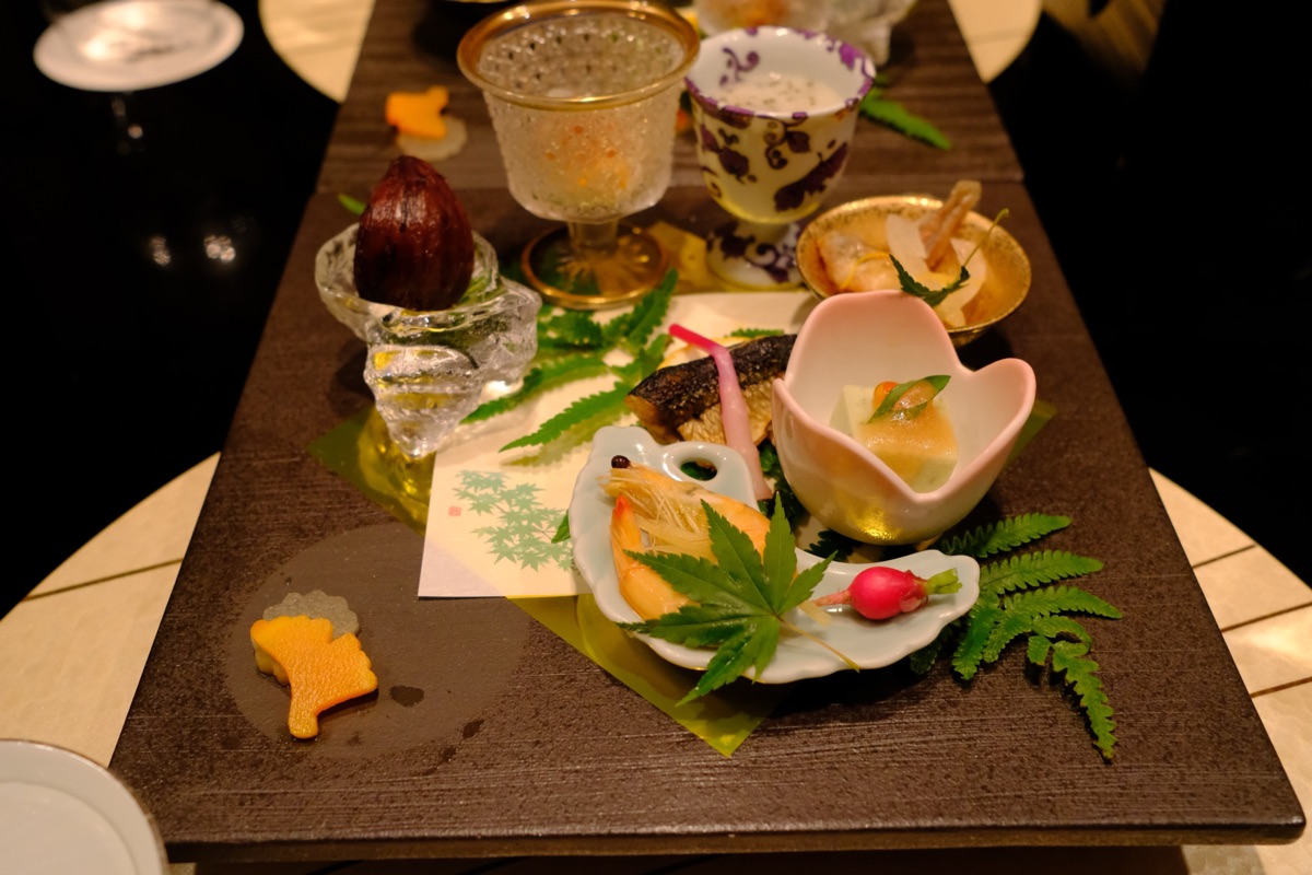 前菜　白海老芝煮 栗渋皮煮、柿みぞれ酢和え 長芋とんぶり、枝豆豆腐 公魚南蛮漬け、秋刀魚西京焼き