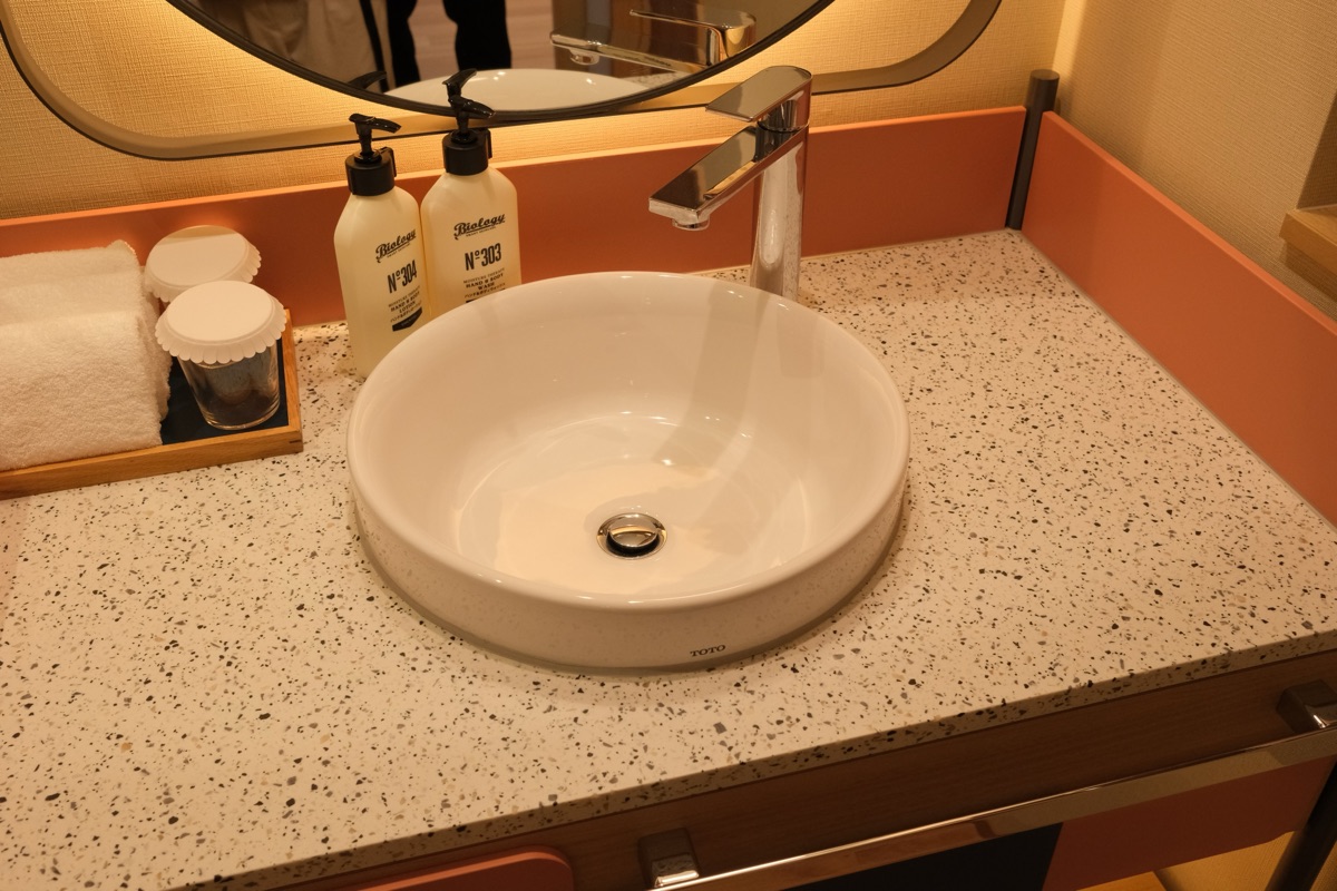 スタンダードキングの部屋の洗面